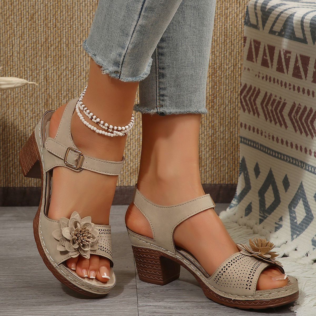 【🔥Časovno omejen popust】【36-43】Elegantni ženski sandali z odprtimi prsti in cvetličnimi okraski