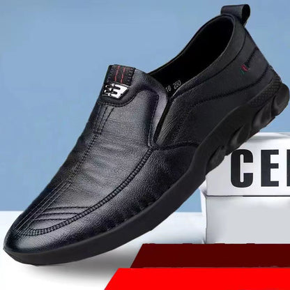 Miękkie, skórzane, wsuwane męskie buty do jazdy samochodem z miękką podeszwą, lekkie i antypoślizgowe, odpowiednie zarówno na okazje biznesowe, jak i na co dzień.