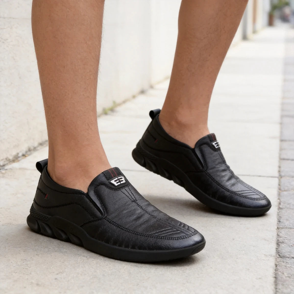 Miękkie, skórzane, wsuwane męskie buty do jazdy samochodem z miękką podeszwą, lekkie i antypoślizgowe, odpowiednie zarówno na okazje biznesowe, jak i na co dzień.