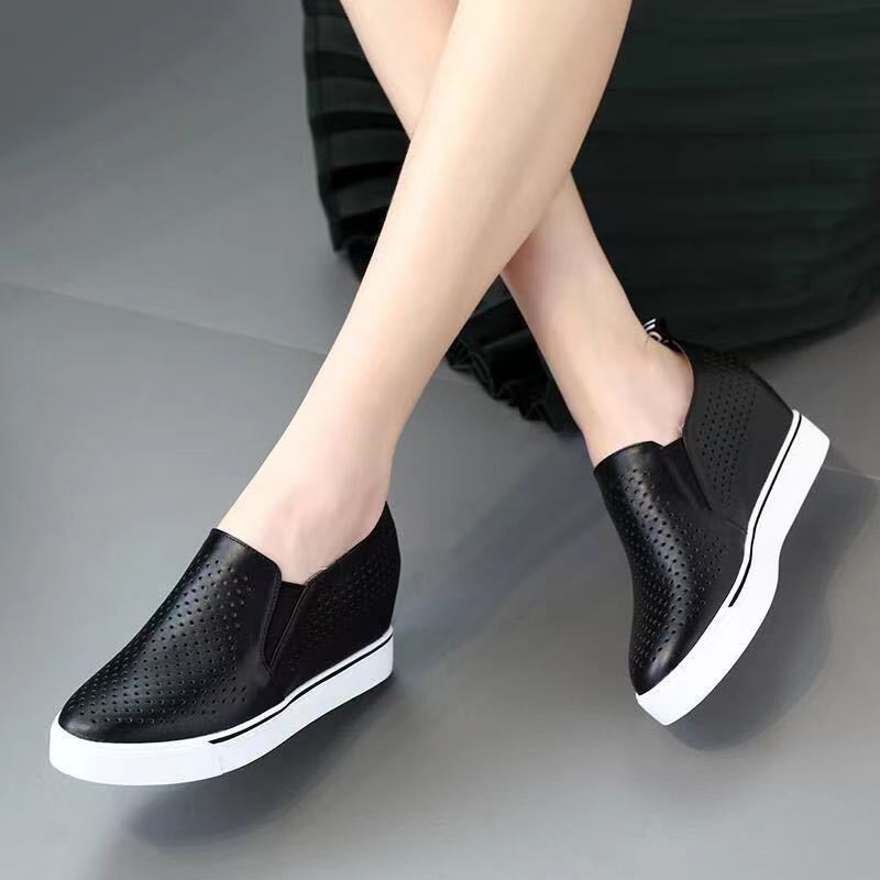 🔥【Rozmiary 34-41】🔥 Nowe buty codzienne damskie na lato 2026 r., wykonane z miękkiej skóry, z grubą podeszwą zapewniającą ukryte zwiększenie wzrostu i wyszczuplenie, a także wycięciami umożliwiającymi oddychanie.