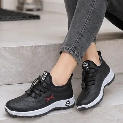 Son zapatos de mujer para caminar, de la colección otoño-invierno, confeccionados en cuero auténtico, elaborados de forma artesanal y forrados con felpa de algodón.