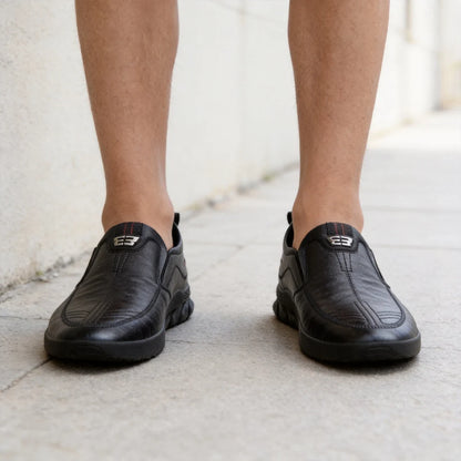Miękkie, skórzane, wsuwane męskie buty do jazdy samochodem z miękką podeszwą, lekkie i antypoślizgowe, odpowiednie zarówno na okazje biznesowe, jak i na co dzień.
