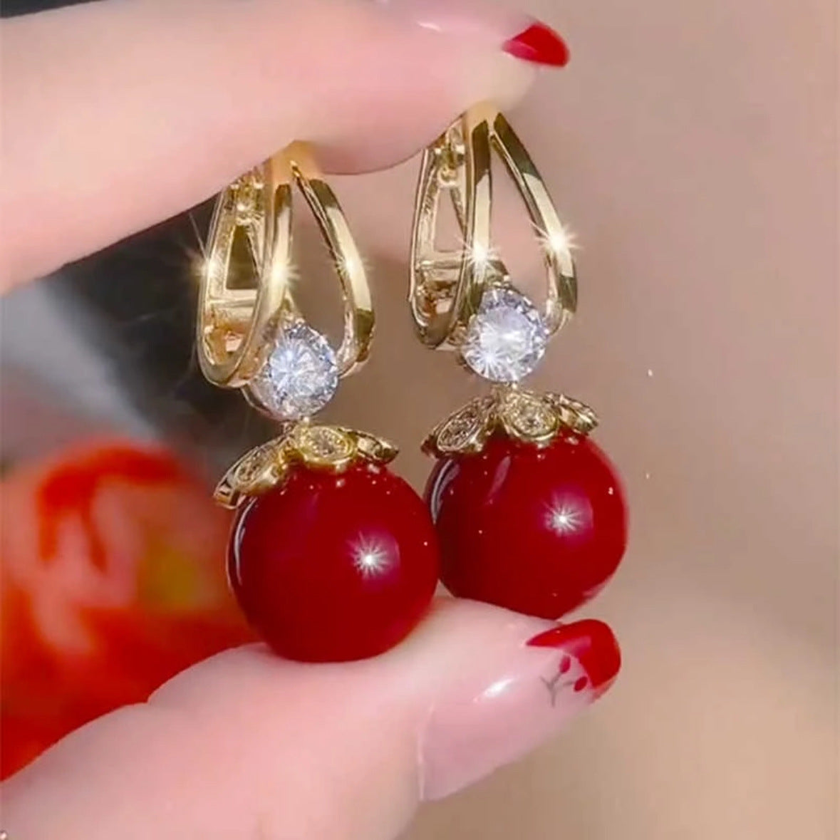 💋【Kupte 1 a získejte 1 zdarma】 Nové francouzské luxusní světlo 2026 Senior Smysl pro skutečný temperament Perlové stříbrné stříbrné náušnice