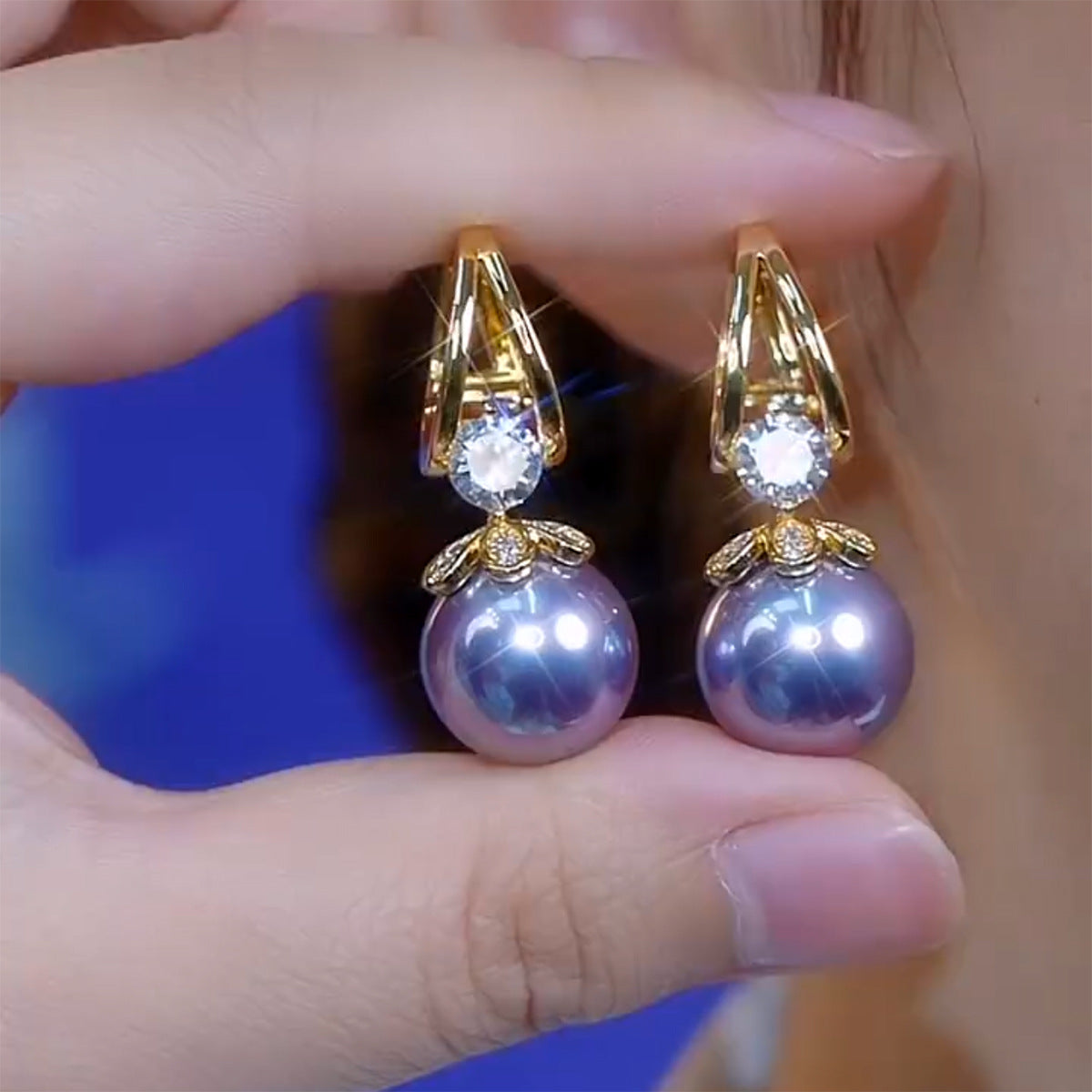 💋【Kupte 1 a získejte 1 zdarma】 Nové francouzské luxusní světlo 2026 Senior Smysl pro skutečný temperament Perlové stříbrné stříbrné náušnice