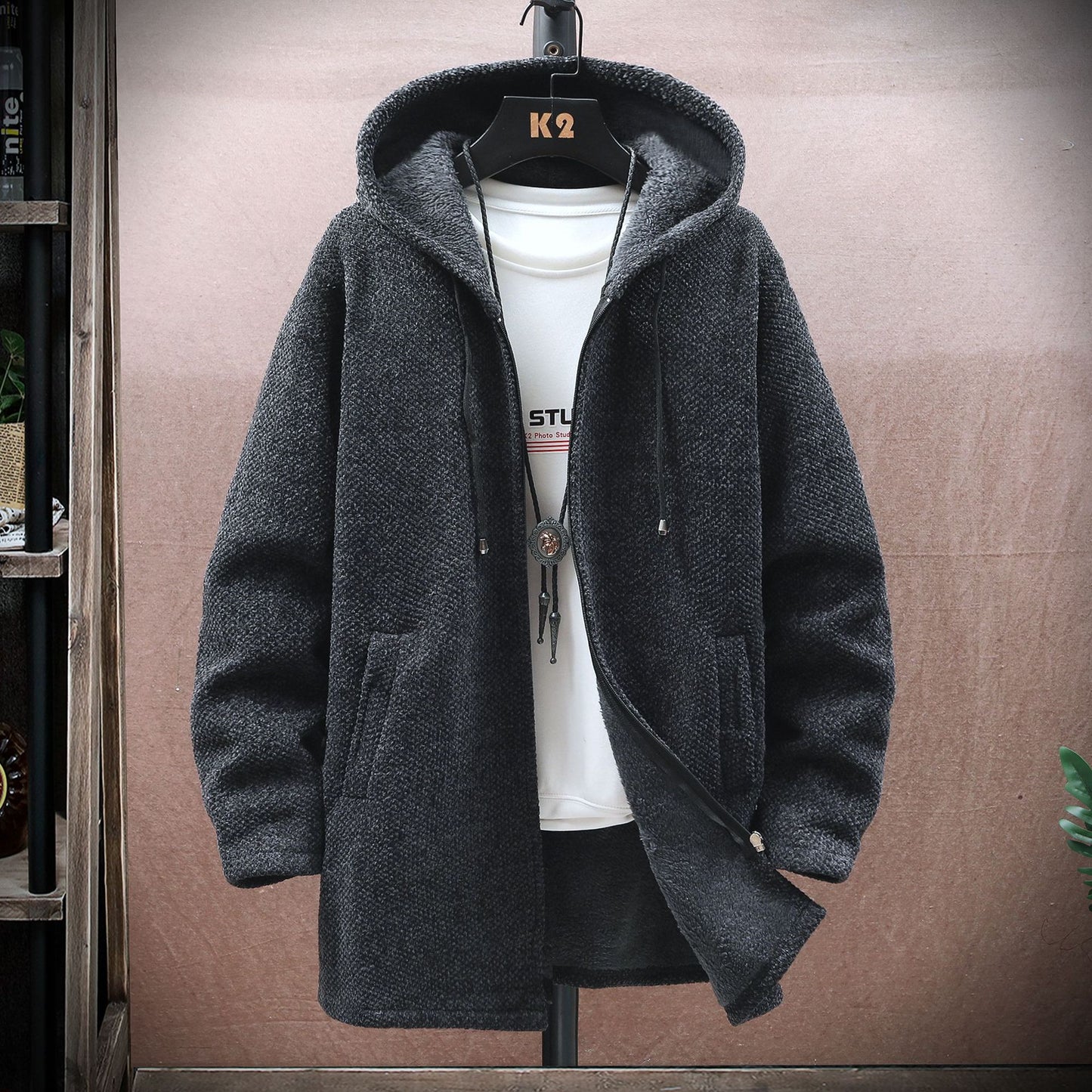 【M-5XL】Moška pletena jakna s kapuco, srednje dolžine in flis podlogo, z debelimi dolgimi rokavi
