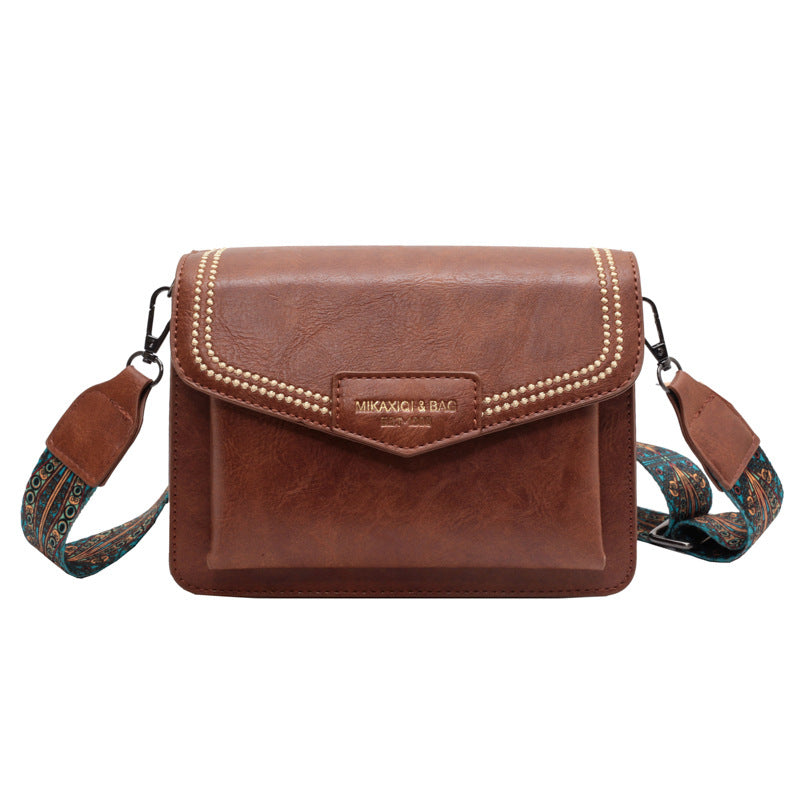 👜👜Nový štýl 2026, široký ramenný popruh, malá kožená taška s veľkou kapacitou. Retro crossbody malá štvorcová kabelka